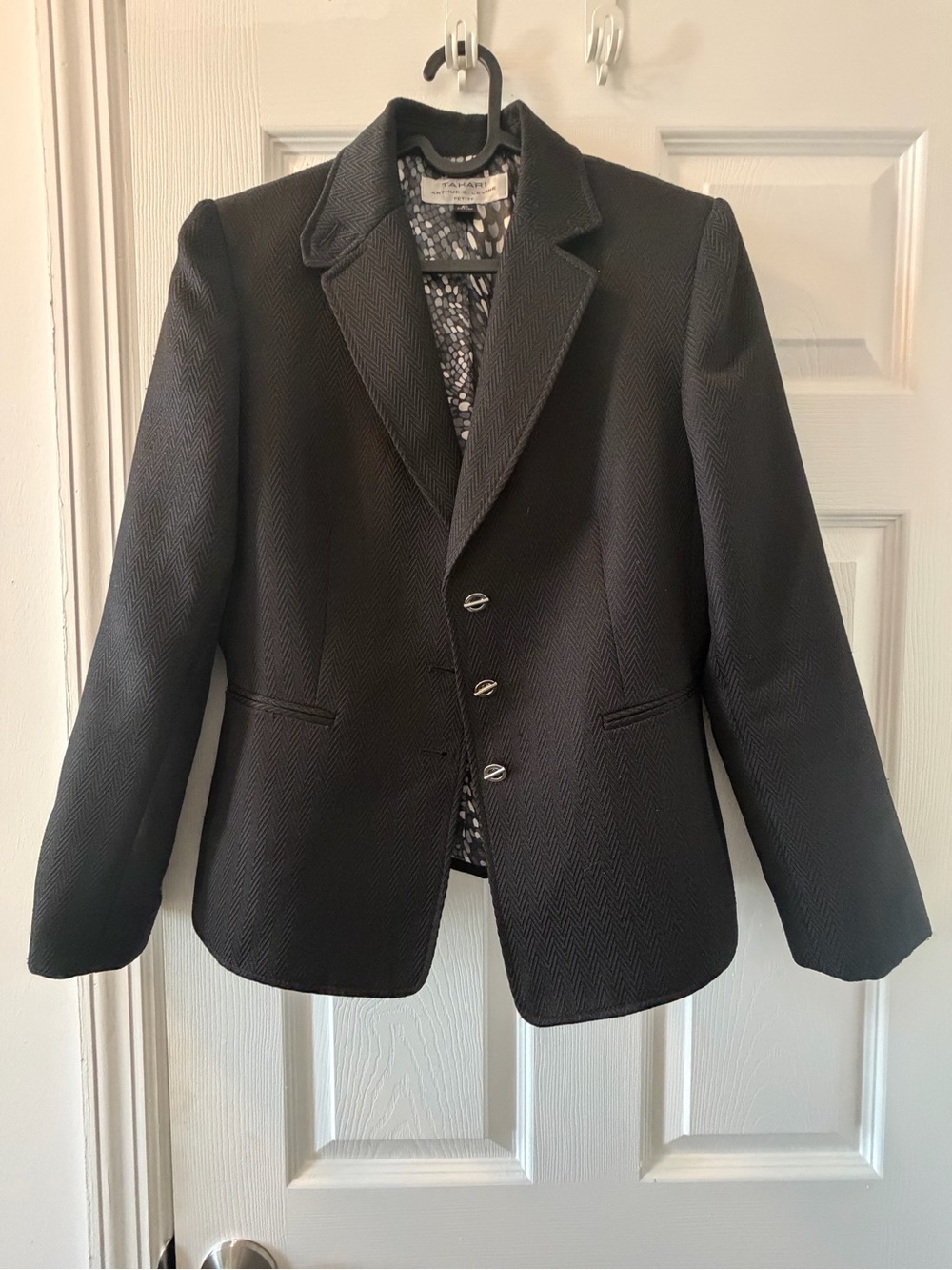 Women's Black Tailored Blazer with Notch Lapel